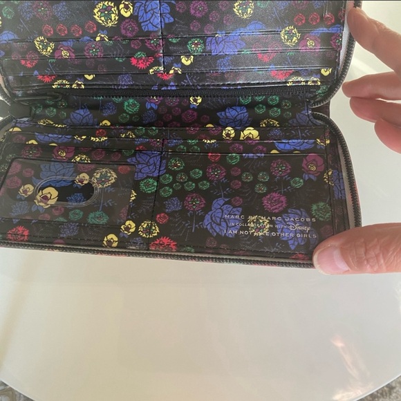 Marc by Marc Jacob’s Ditsy Flowers Alice in Wonderland zippered wallet - Picture 3 of 3